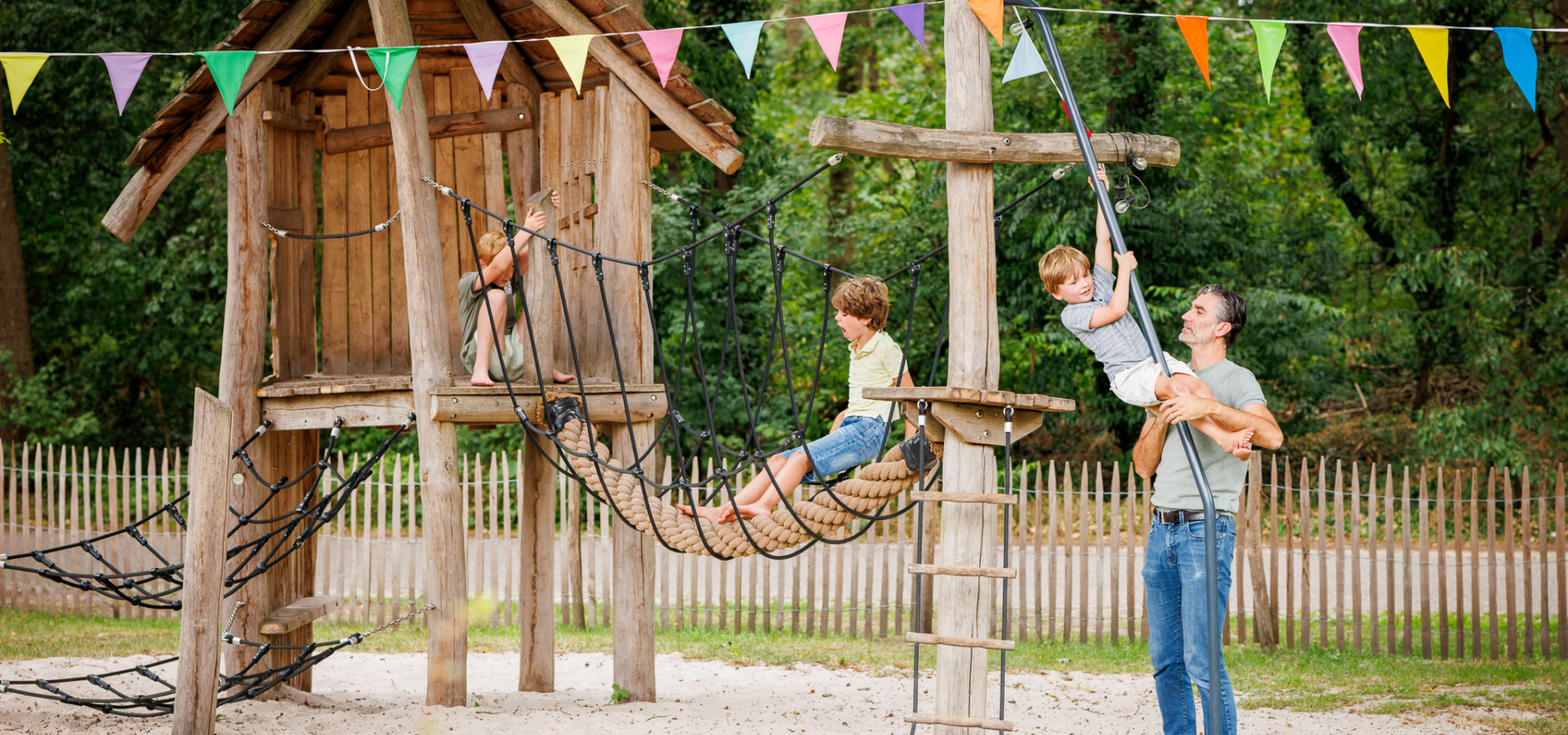 Speeltuin Vakantiepark de Luttenberg voorkant horeca