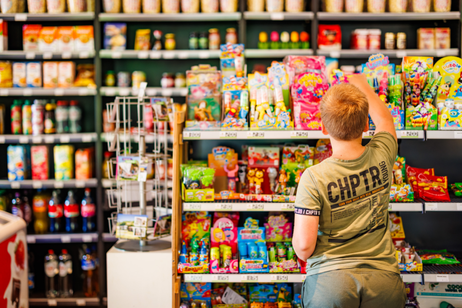 Kleine supermarkt bij de receptie van Luttenberg