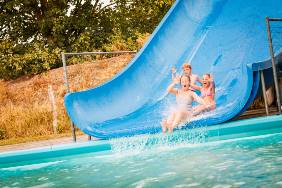 familieglijbaan buitenzwembad vakantiepark de luttenberg
