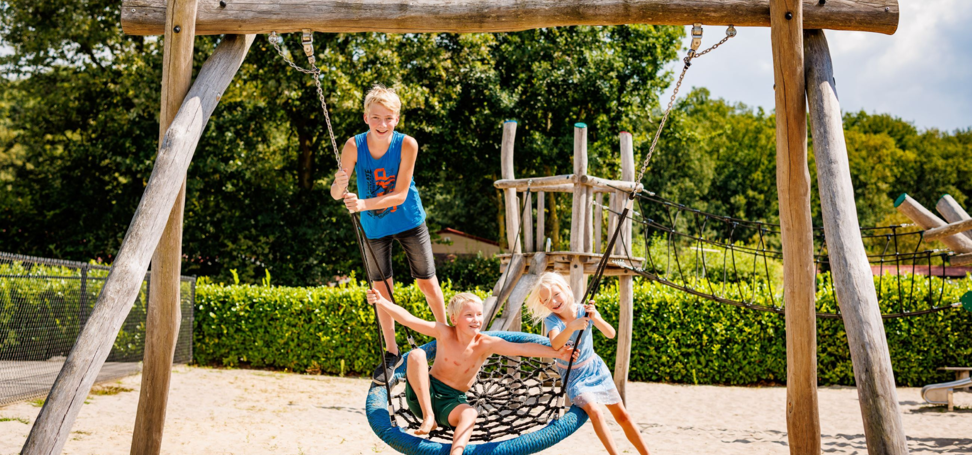 Camping mit kindern in holland schaukel