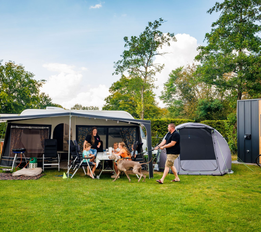 Kleiner campingplatz in holland familie